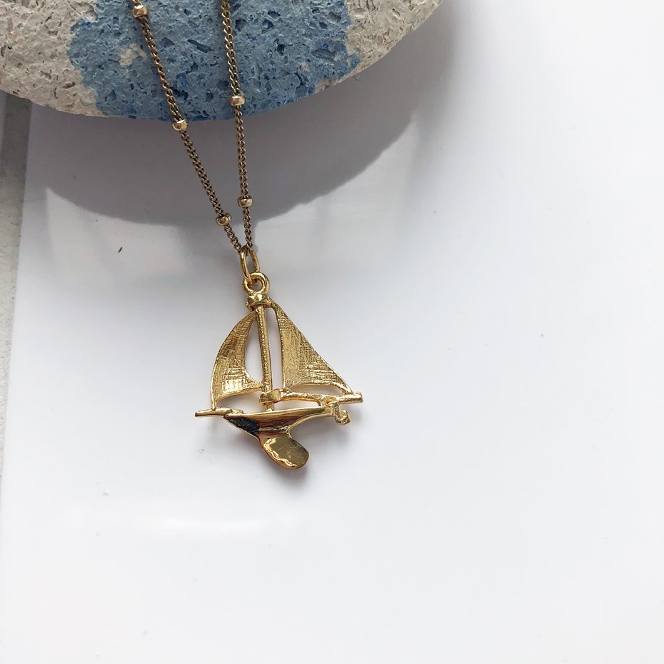 SAILING BOAT PENDANT IN SILVER OR GOLD